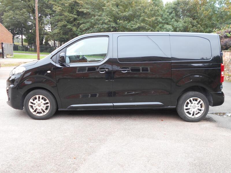 VAUXHALL VIVARO