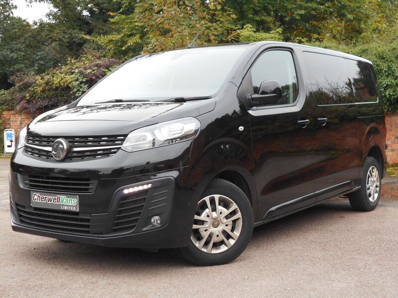 View VAUXHALL VIVARO 3100 2.0 D 120 SPORTIVE L1 H1 EURO 6 44,000 MILES