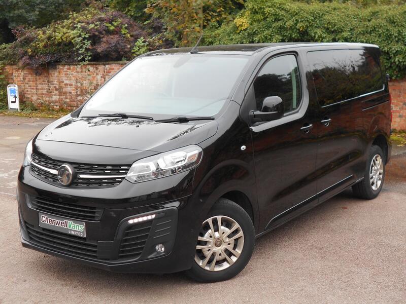 View VAUXHALL VIVARO 3100 2.0 D 120 SPORTIVE L1 H1 EURO 6 44,000 MILES