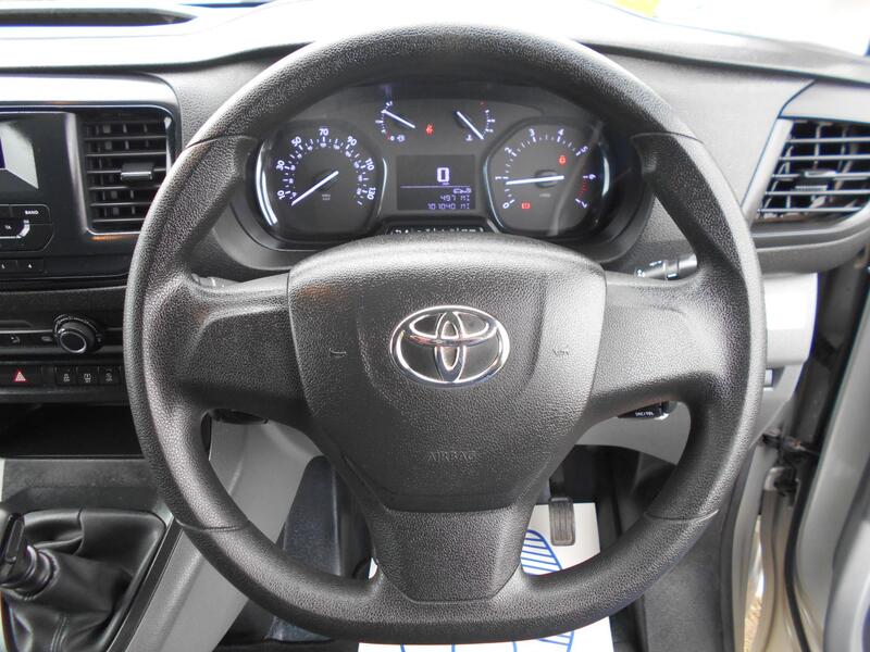 TOYOTA PROACE