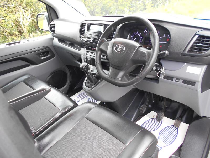 TOYOTA PROACE