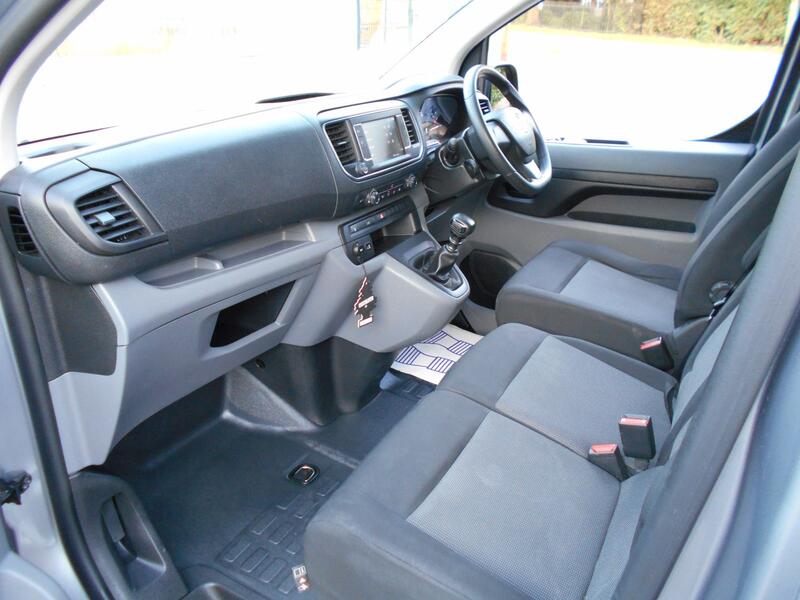 VAUXHALL VIVARO