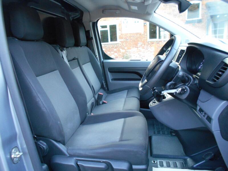 VAUXHALL VIVARO