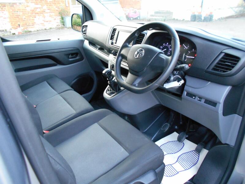 VAUXHALL VIVARO