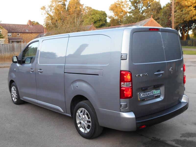 VAUXHALL VIVARO