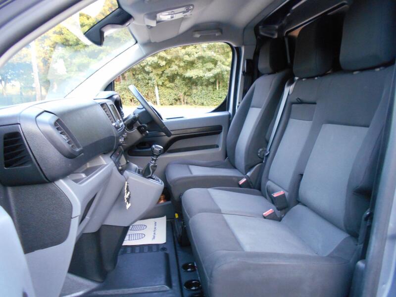 VAUXHALL VIVARO
