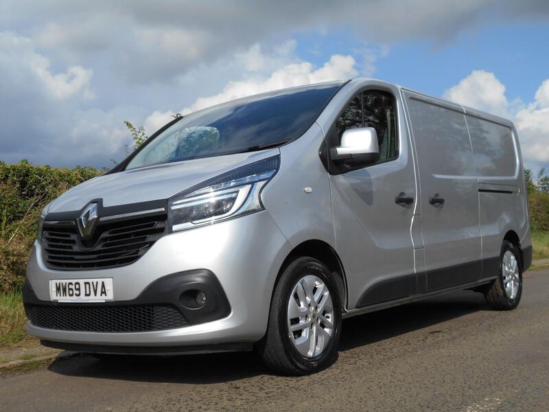 View RENAULT TRAFIC 2.0 dCi LL30 ENERGY 120bhp Sport LWB *NO VAT* 77,000 MILES
