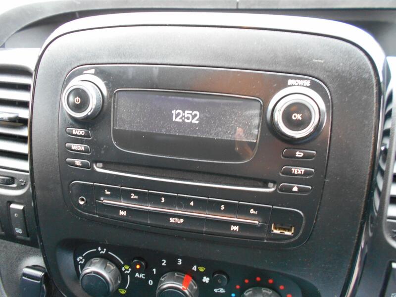 VAUXHALL VIVARO