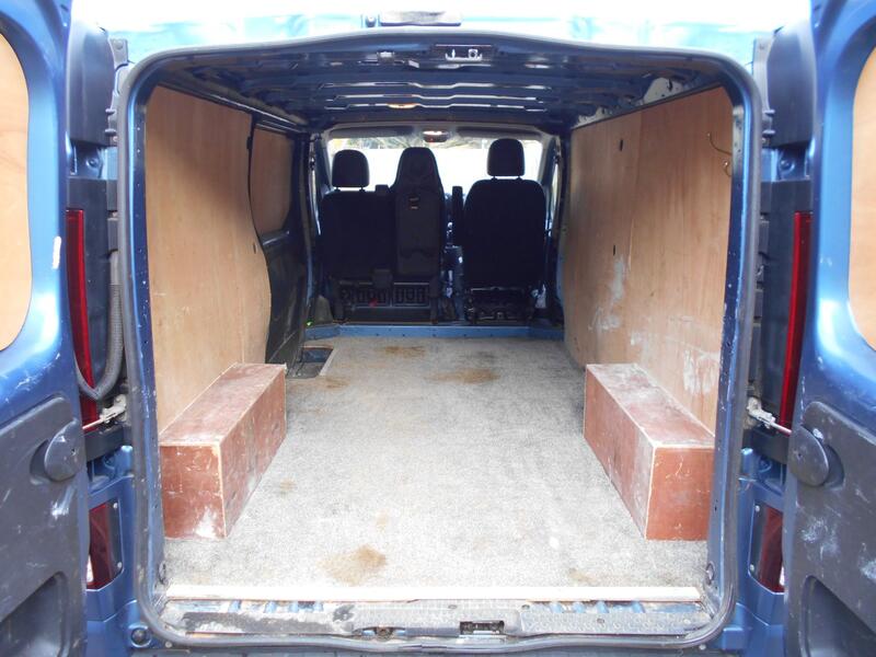 VAUXHALL VIVARO