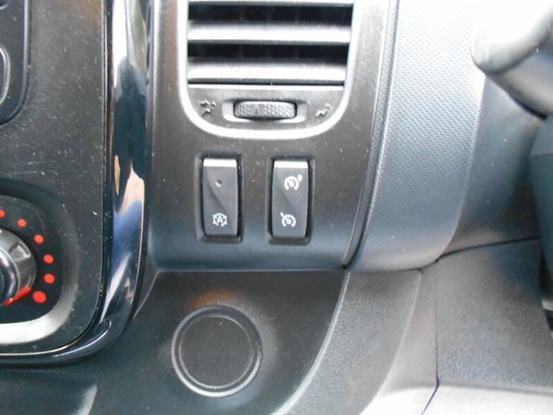 VAUXHALL VIVARO