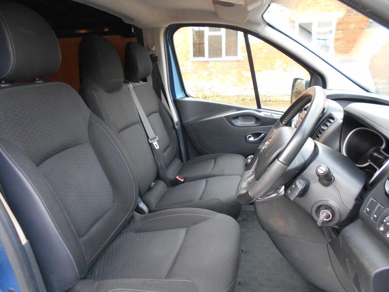 VAUXHALL VIVARO
