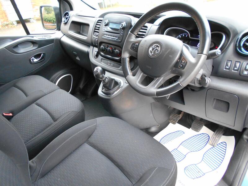 VAUXHALL VIVARO