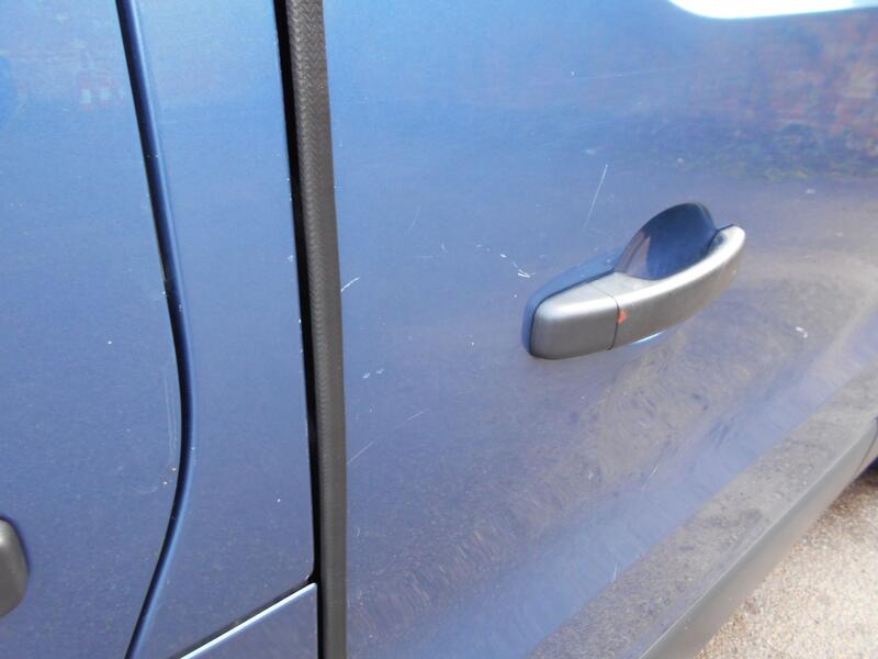 VAUXHALL VIVARO