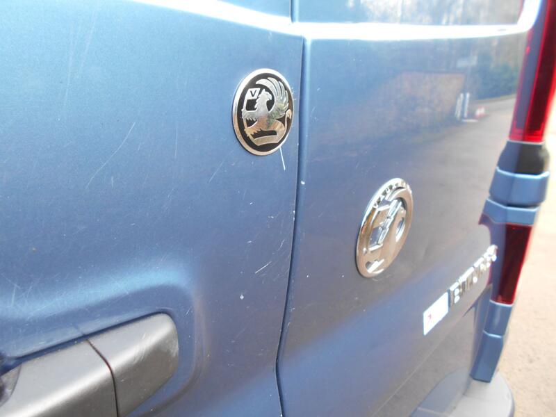 VAUXHALL VIVARO