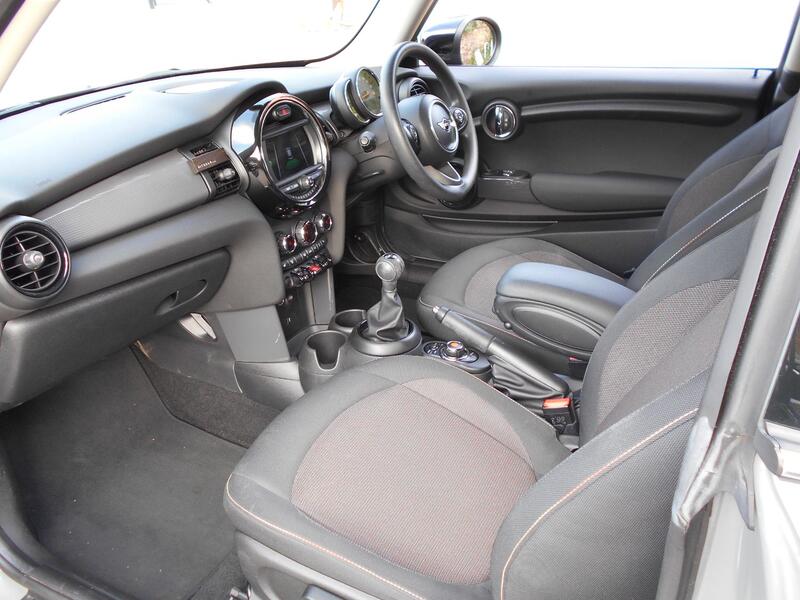 MINI HATCH