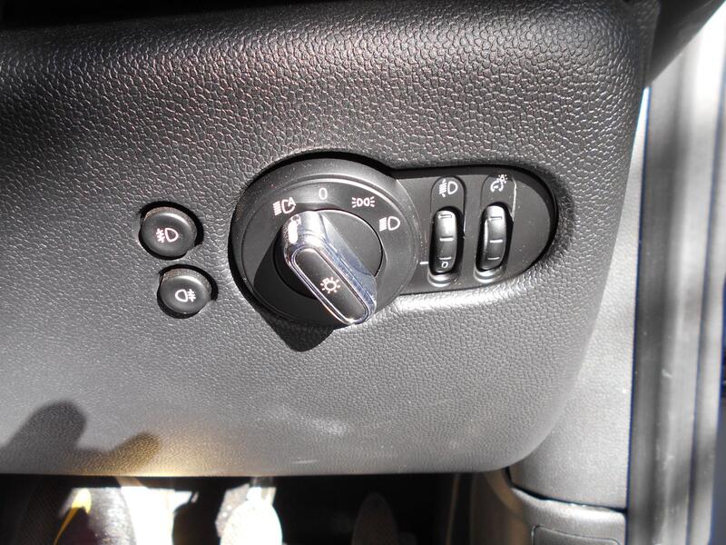 MINI HATCH
