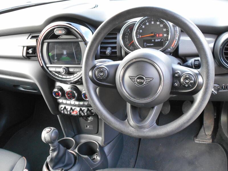 MINI HATCH
