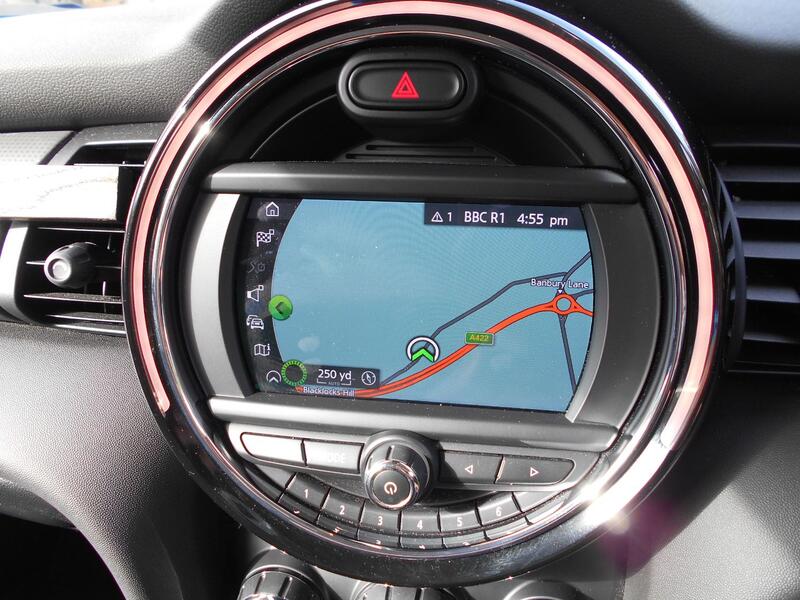 MINI HATCH
