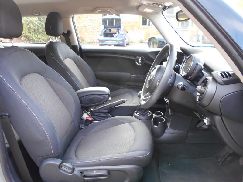 MINI HATCH