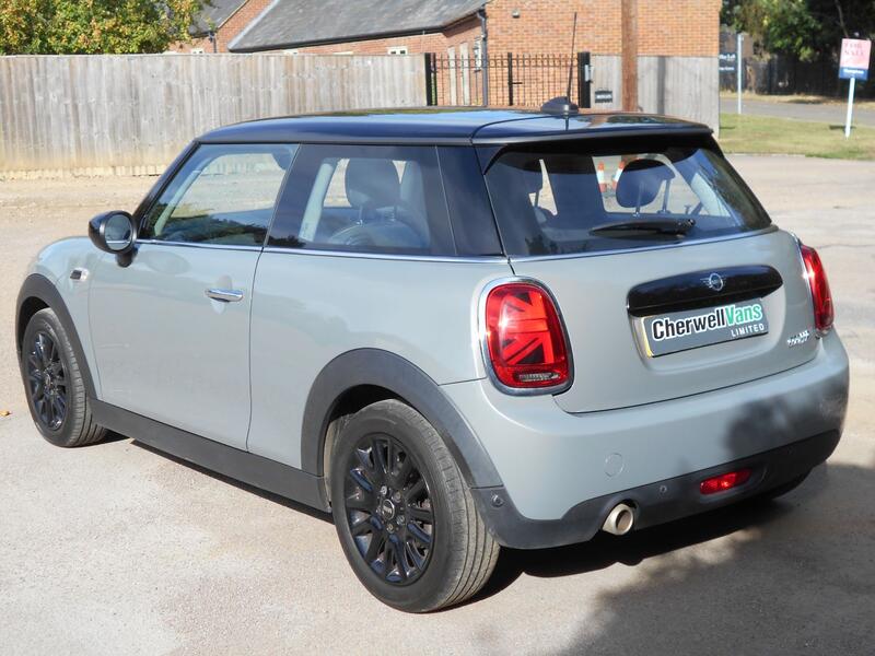 MINI HATCH