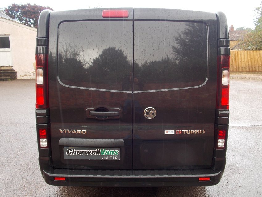 VAUXHALL VIVARO