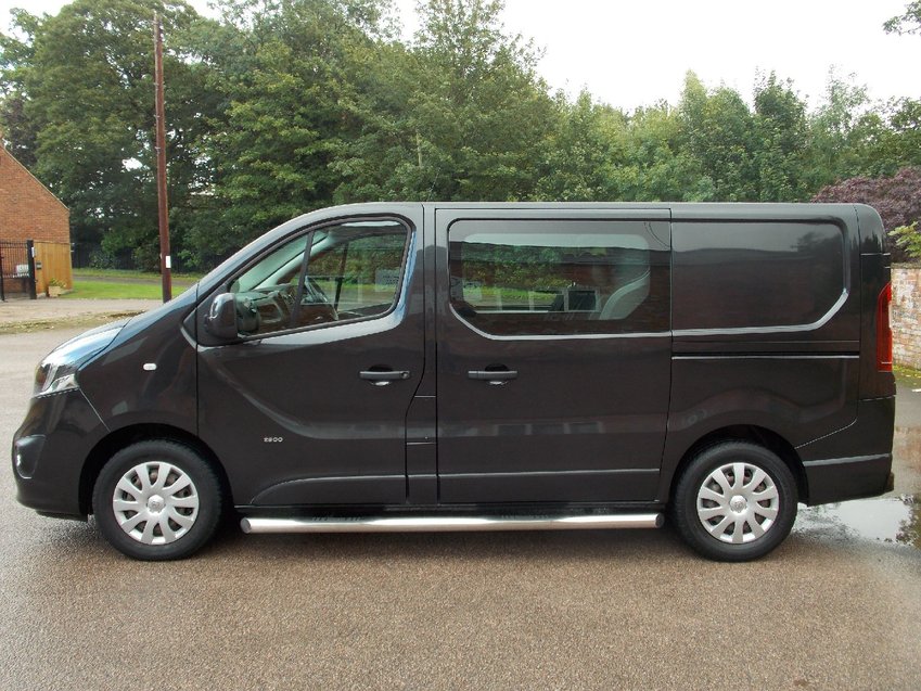 VAUXHALL VIVARO