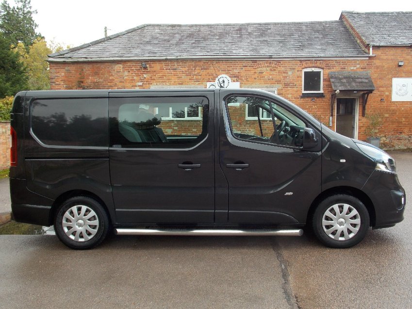 VAUXHALL VIVARO