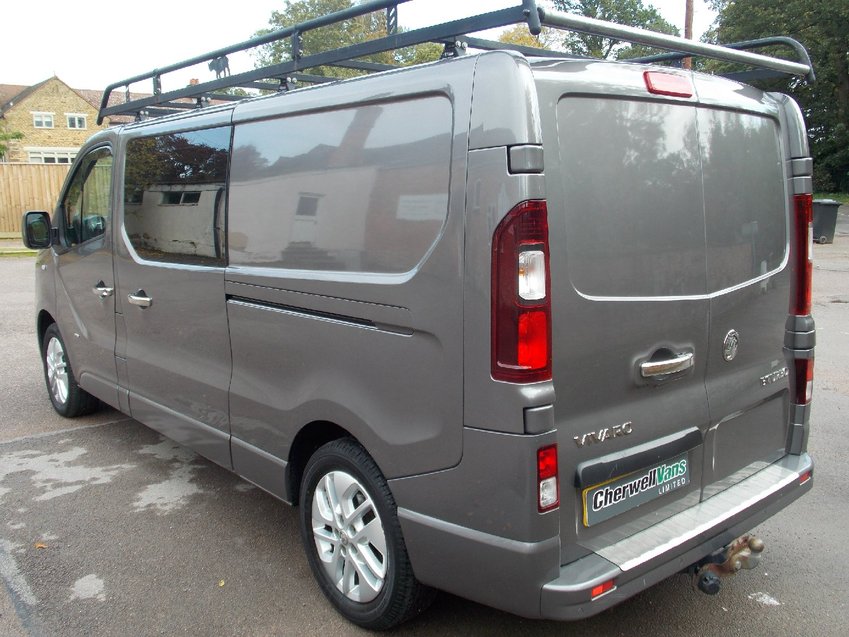 VAUXHALL VIVARO