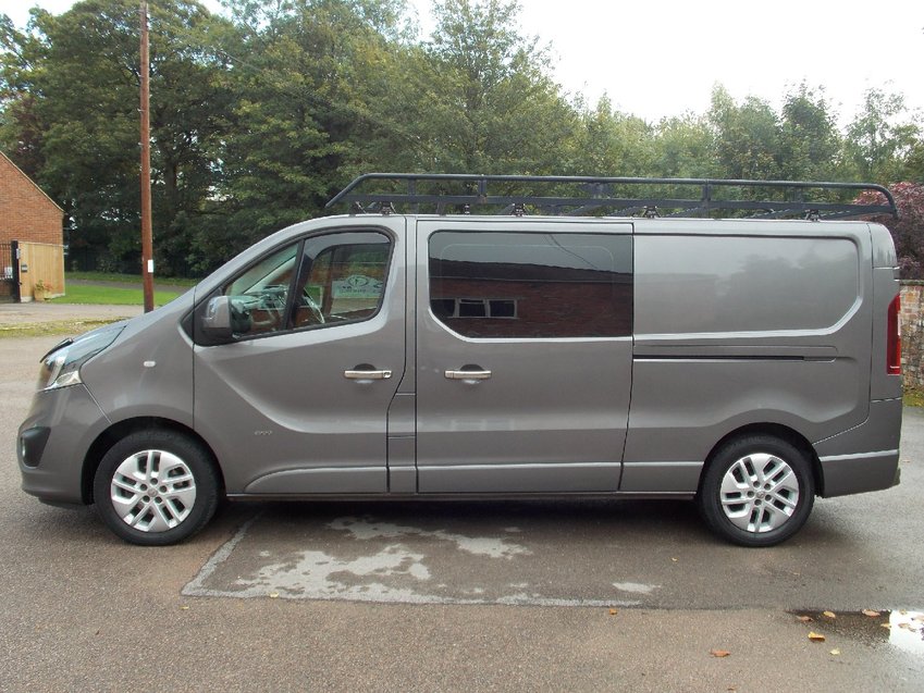 VAUXHALL VIVARO