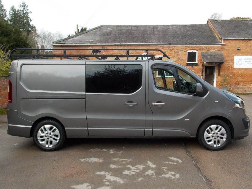 VAUXHALL VIVARO