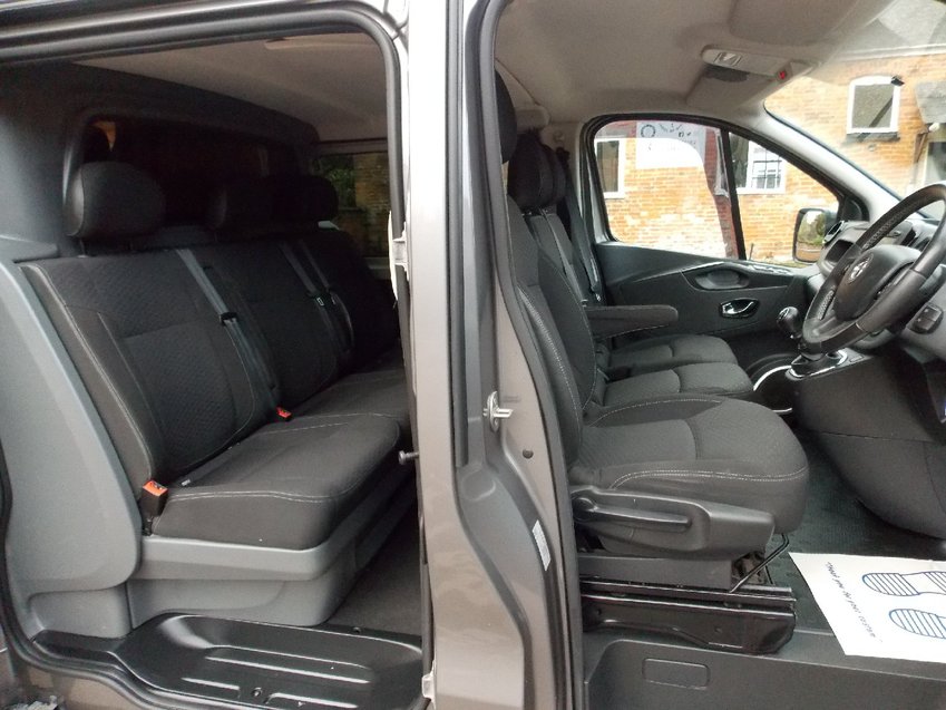 VAUXHALL VIVARO