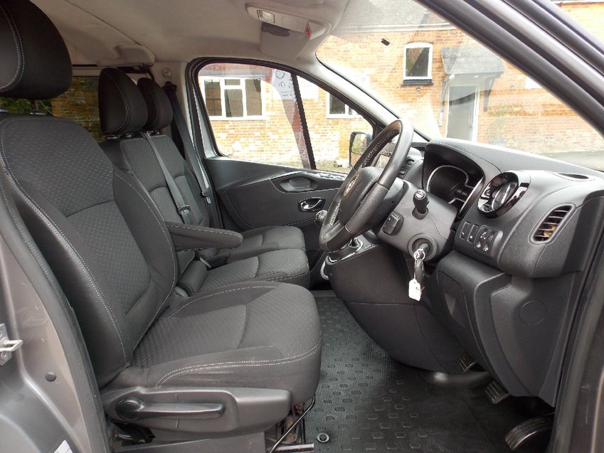 VAUXHALL VIVARO