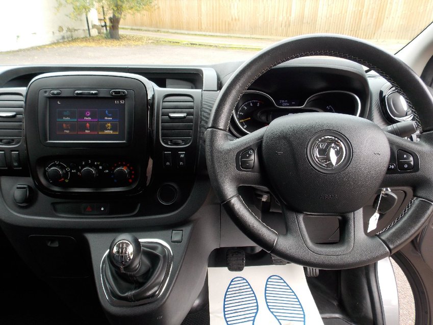 VAUXHALL VIVARO