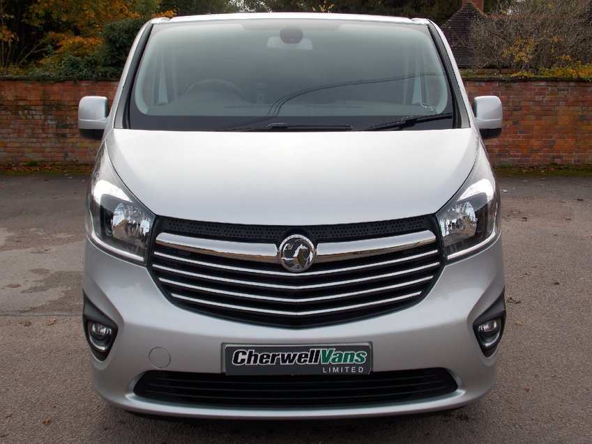 View VAUXHALL VIVARO SPORTIVE LWB CREW-CAB 1.6CDTi 125bhp EcoFlex Bi-TURBO *NO VAT* 24k MILES