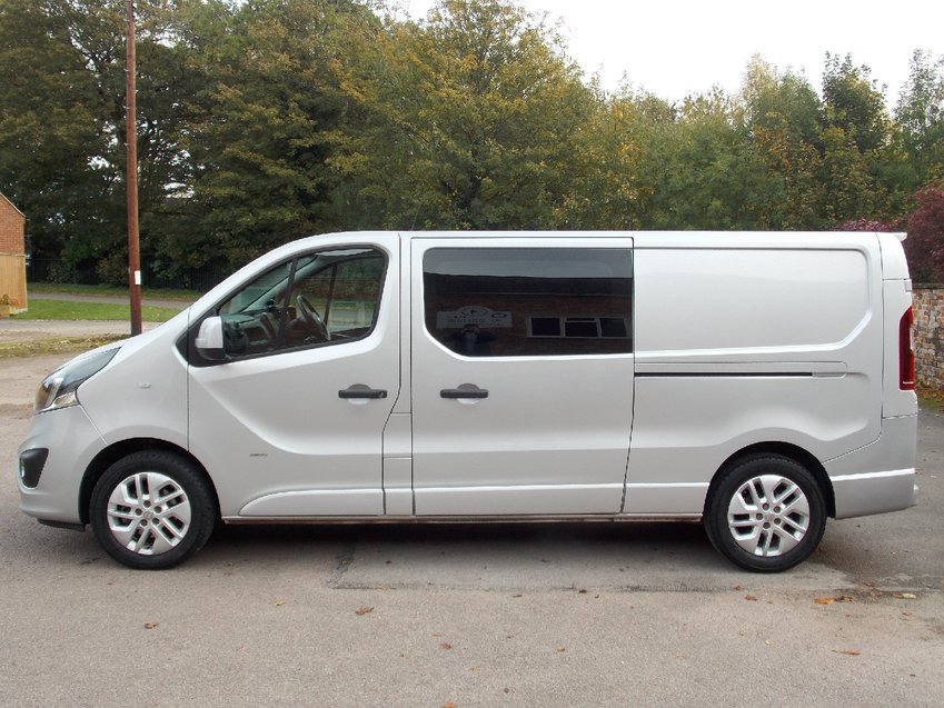 VAUXHALL VIVARO