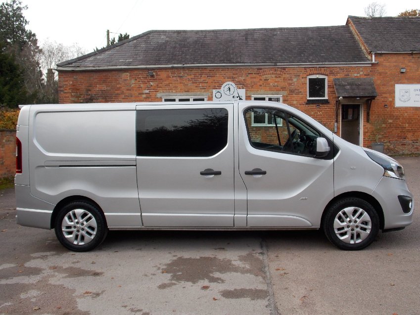 VAUXHALL VIVARO