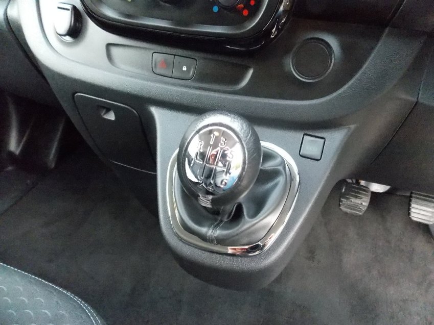 VAUXHALL VIVARO