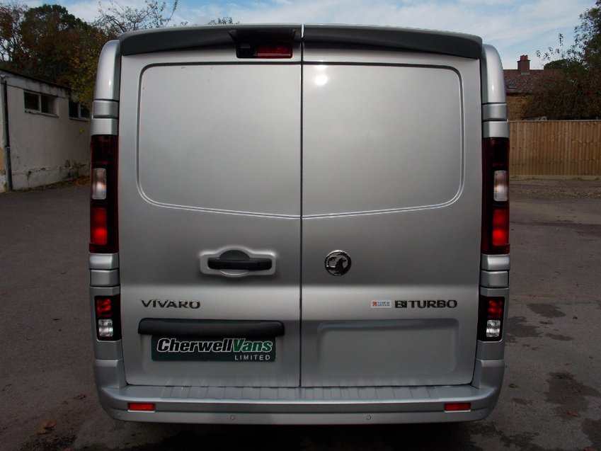 VAUXHALL VIVARO