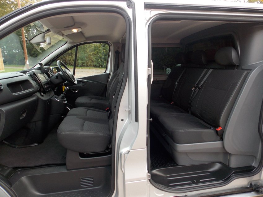 VAUXHALL VIVARO