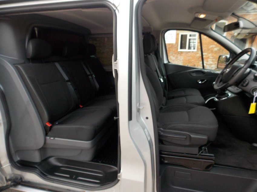 VAUXHALL VIVARO