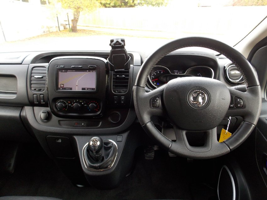 VAUXHALL VIVARO