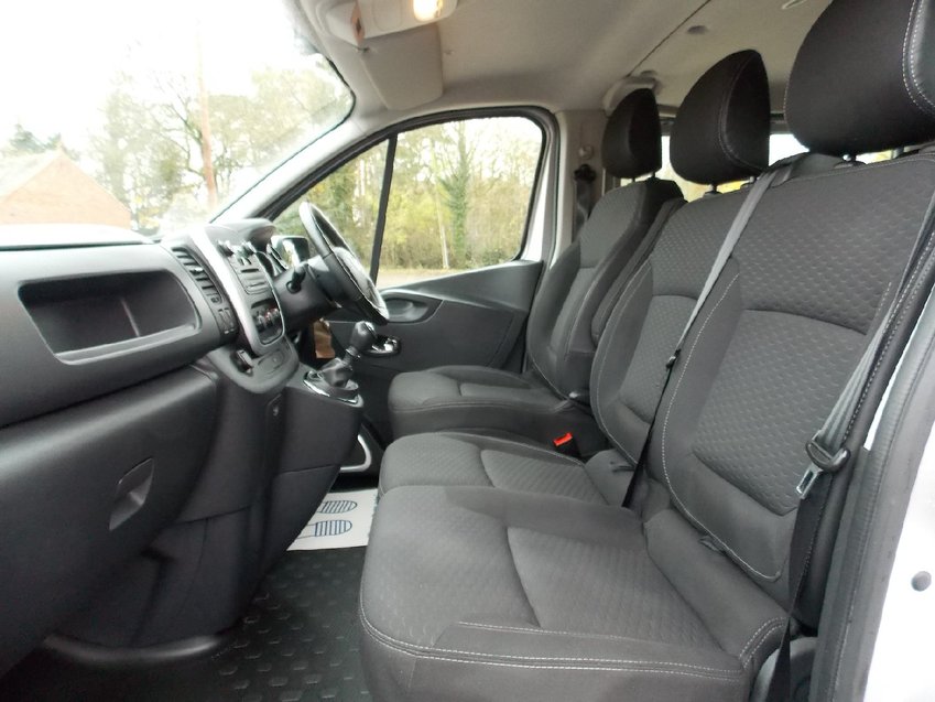 VAUXHALL VIVARO