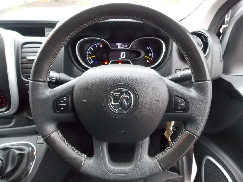 VAUXHALL VIVARO