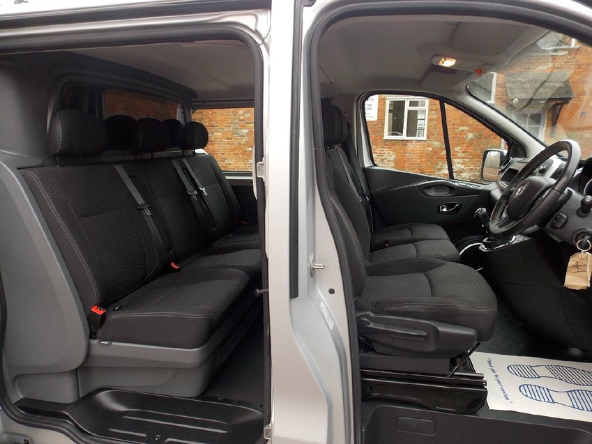 VAUXHALL VIVARO