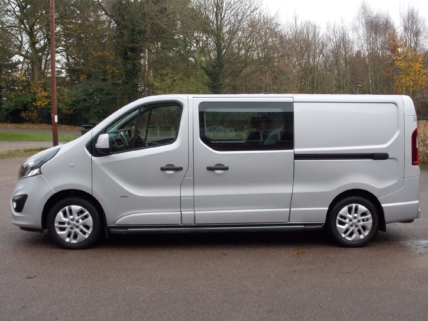 VAUXHALL VIVARO