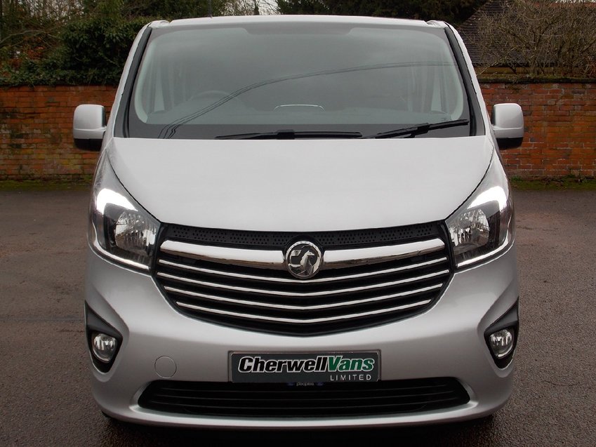 View VAUXHALL VIVARO SPORTIVE LWB CREW-CAB 1.6CDTi 120bhp EcoFlex Bi-TURBO *NO VAT* 30k MILES