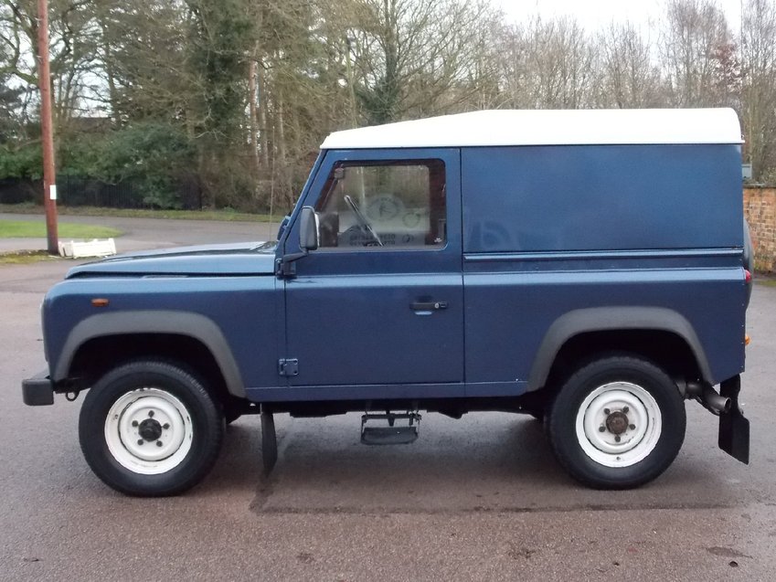 LAND ROVER DEFENDER 90