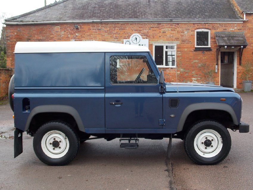 LAND ROVER DEFENDER 90