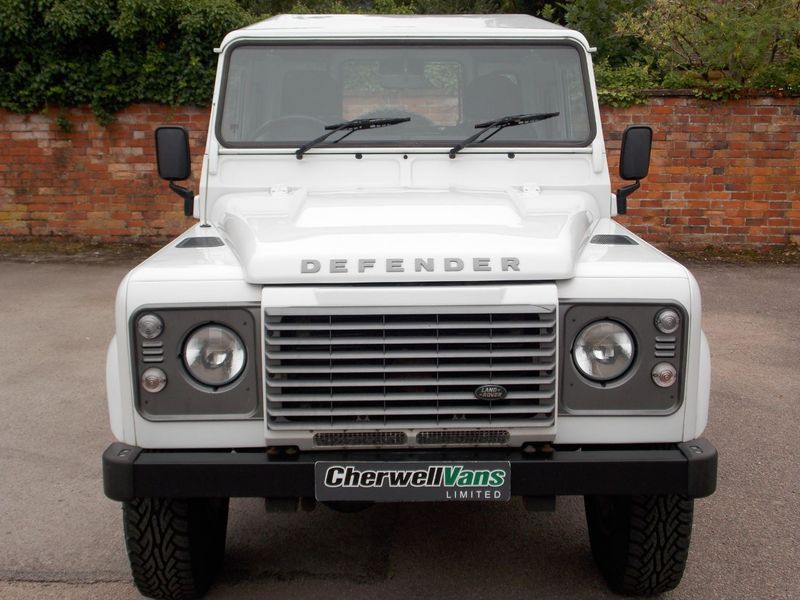 View LAND ROVER DEFENDER 90 2.2 TD XS HARD TOP 3DR *Fuji White* *Air Con*