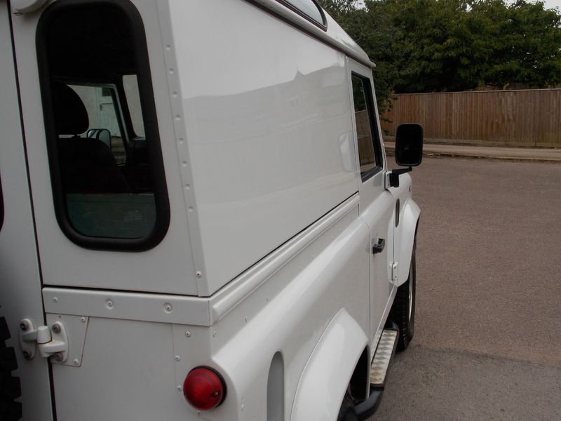 LAND ROVER DEFENDER 90